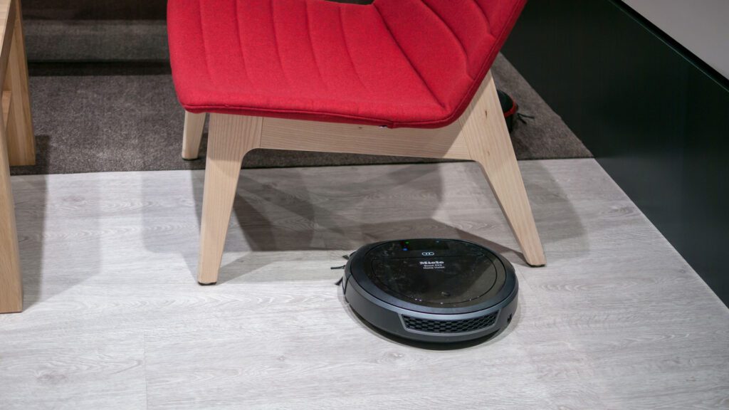 Miele scout rx3. Circular robovac.
Straight Line Robot Vacuums vs Random or Circle Which Is Better