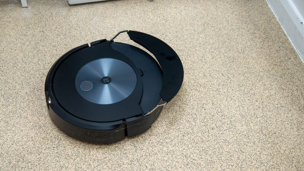 iRobot Roomba Combo J7 Plus. Voice Control spin robot